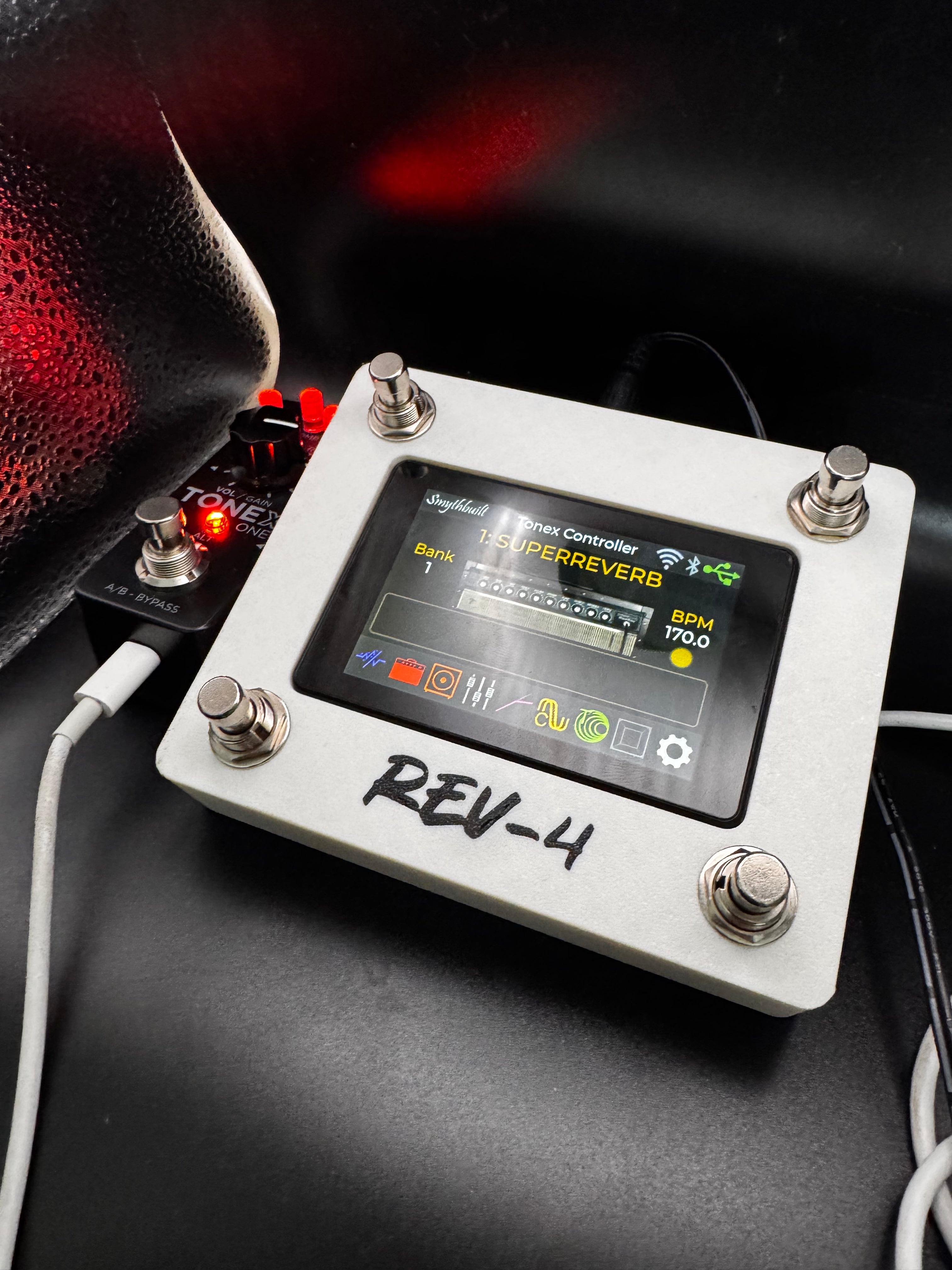 REV-4 – Controller MIDI Touch con Display TFT per TONEX e Valeton