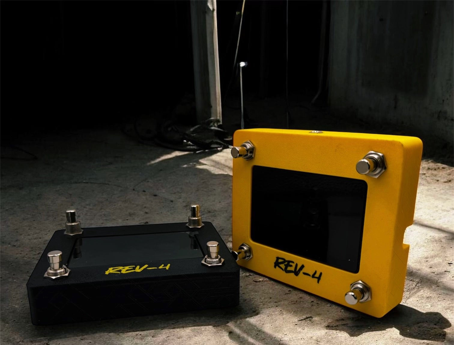 REV-4 – Controller MIDI Touch con Display TFT per TONEX e Valeton