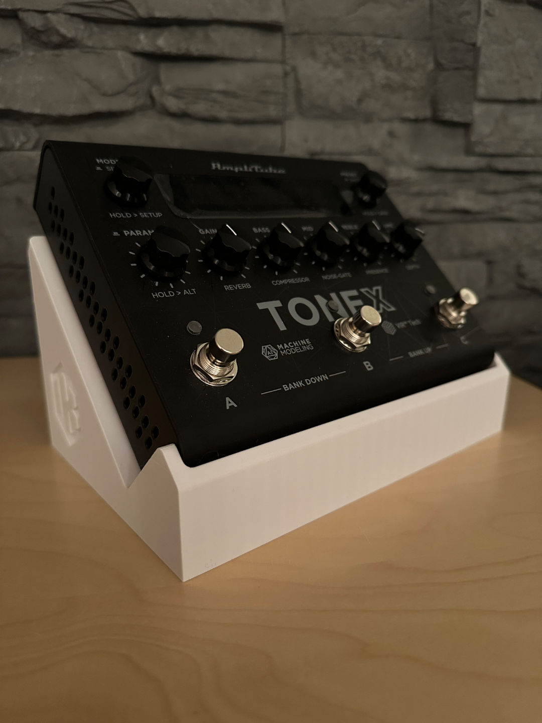 Desktop Stand Professionale per ToneX Pedal – Inclinazione Ergonomica